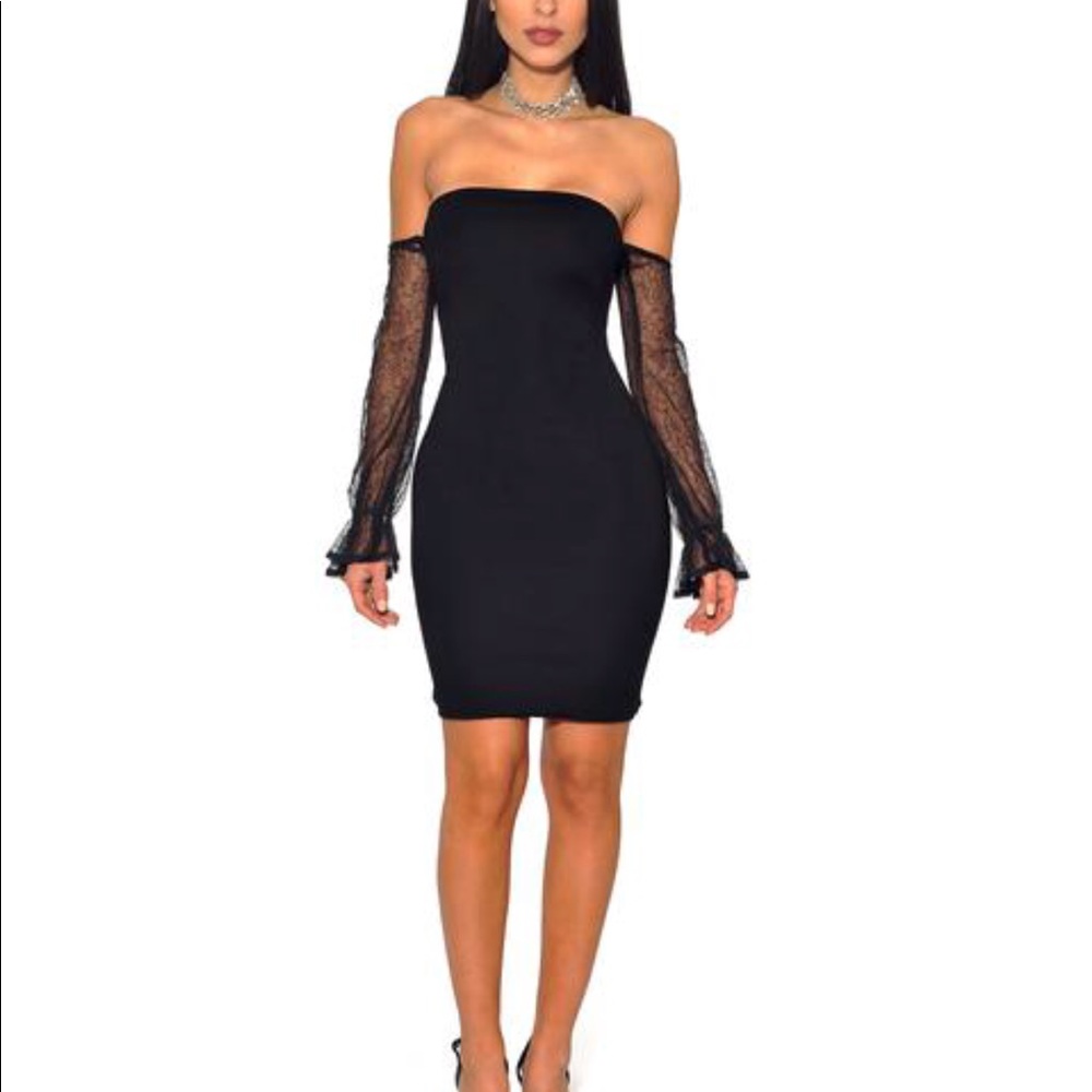 Off the shoulders bodycon dress. Mesh arm detail!